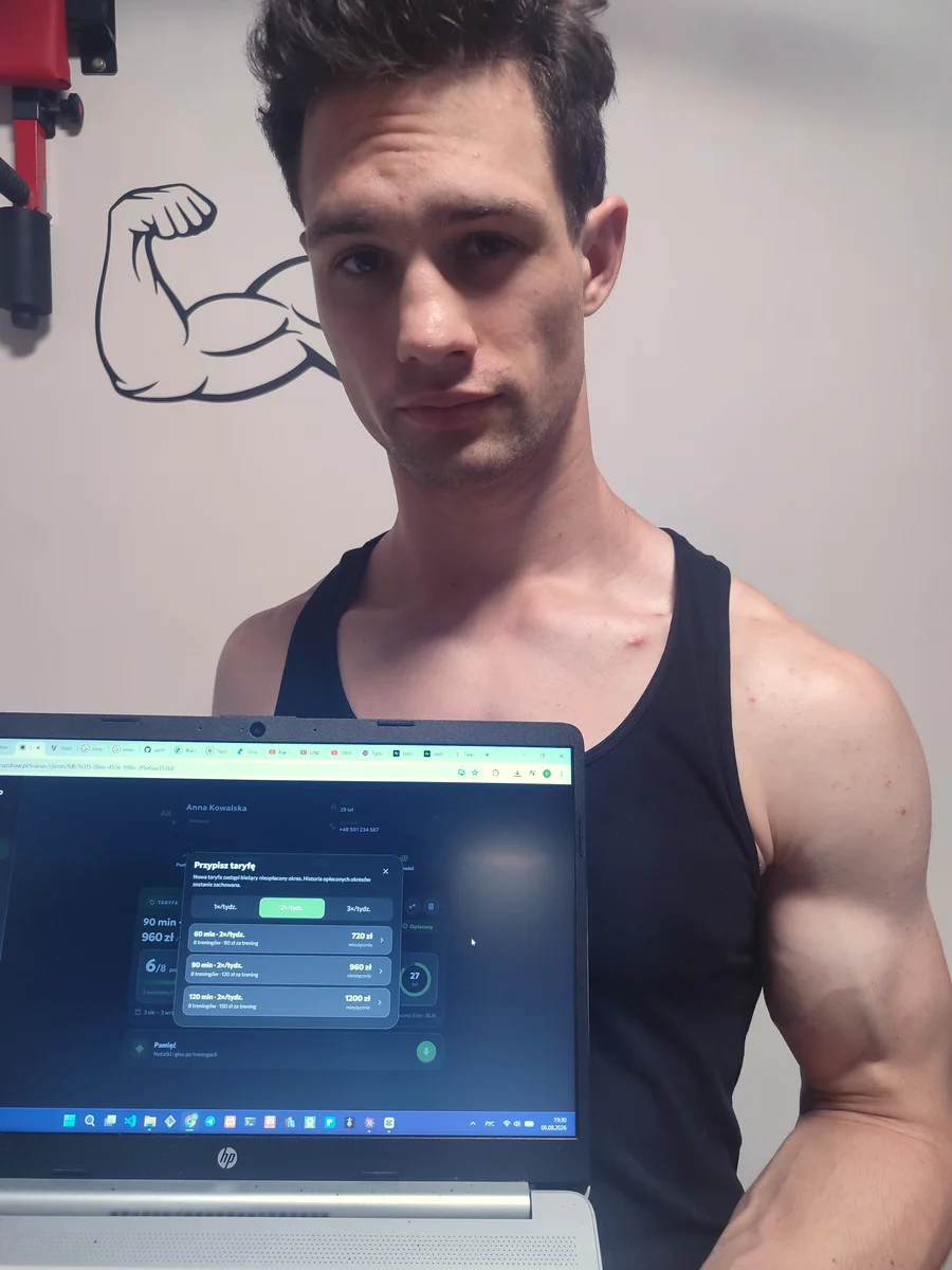 Iwan, personal trainer, with the app he runs sessions in
